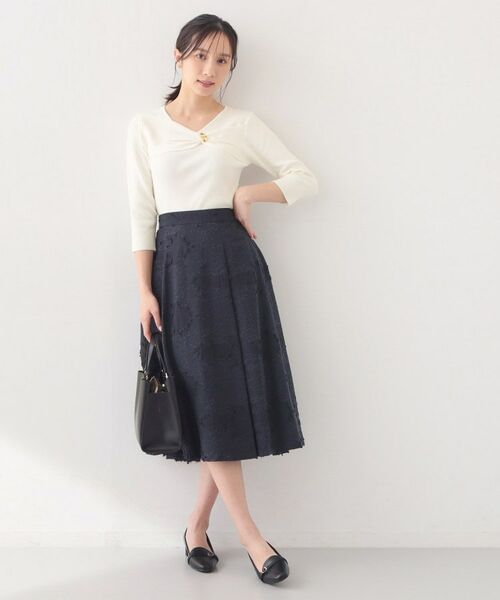 index / インデックス ニット・セーター | ブローチ風ゴールドパーツ付きアシメニット【洗濯機OK／坑ピル】 | 詳細3