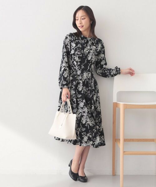 index / インデックス ロング・マキシ丈ワンピース | フラワーハイネックタックワンピース【洗濯機OK／イージーアイロン／防シワ】 | 詳細10