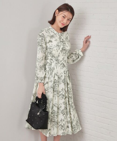 index / インデックス ロング・マキシ丈ワンピース | フラワーハイネックタックワンピース【洗濯機OK／イージーアイロン／防シワ】（アイボリー(104)）