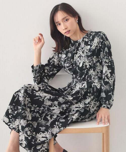 index / インデックス ロング・マキシ丈ワンピース | フラワーハイネックタックワンピース【洗濯機OK／イージーアイロン／防シワ】（ネイビー(194)）