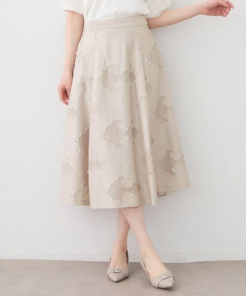 index / インデックス スカート | フラワーカットジャカードタックフレアスカート【洗濯機OK／イージーアイロン】（グレージュ(050)）