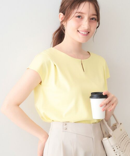 index / インデックス カットソー | ビジューキーネックフレンチトップス【洗濯機OK・接触冷感・UVケア】（ライトイエロー(030)）