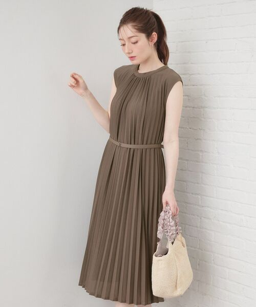 index / インデックス ロング・マキシ丈ワンピース | カットプリーツフレンチワンピース【洗濯機OK/イージーアイロン/ストレッチ】(ブラウン(044))