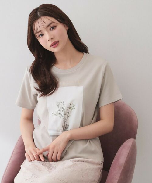 index / インデックス Tシャツ | フラワー転写プリントTシャツ【洗濯機OK／接触冷感／UVケア】（グレージュ(050)）
