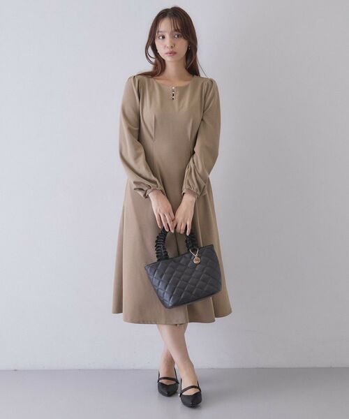 index / インデックス ロング・マキシ丈ワンピース | カットジョーゼットフロントフェイクパールワンピース【洗濯機OK/イージーアイロン/防シワ/ストレッチ】 | 詳細3