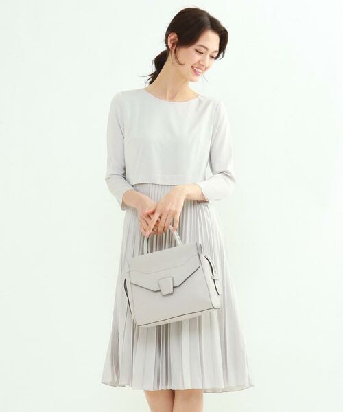 セール S クルーネックプリーツワンピース ミニ丈 ひざ丈ワンピース Indivi インディヴィ ファッション通販 タカシマヤファッションスクエア