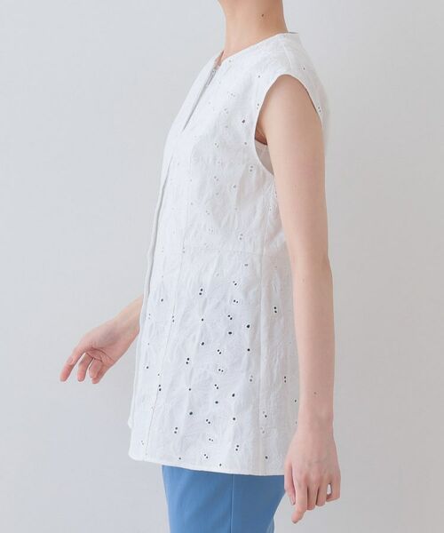 INDIVI / インディヴィ シャツ・ブラウス | 春SALE！【洗える】フラワーカット刺繍ノースリーブブラウス | 詳細11