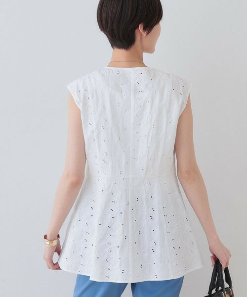 INDIVI / インディヴィ シャツ・ブラウス | 春SALE！【洗える】フラワーカット刺繍ノースリーブブラウス | 詳細3