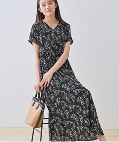 INDIVI / インディヴィ ロング・マキシ丈ワンピース | 【モノトーン小花柄】フィット＆フレア エアリーワンピース