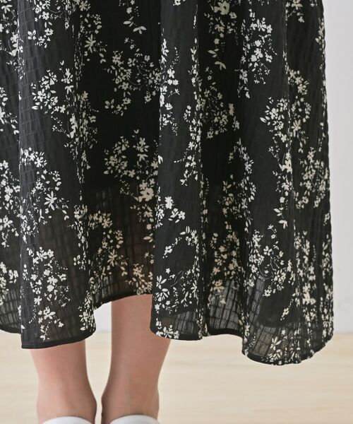 INDIVI / インディヴィ ロング・マキシ丈ワンピース | 【モノトーン小花柄】フィット＆フレア エアリーワンピース | 詳細11
