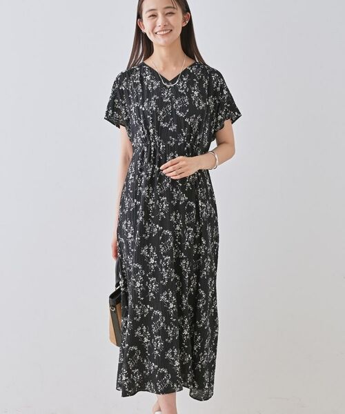INDIVI / インディヴィ ロング・マキシ丈ワンピース | 【モノトーン小花柄】フィット＆フレア エアリーワンピース | 詳細2