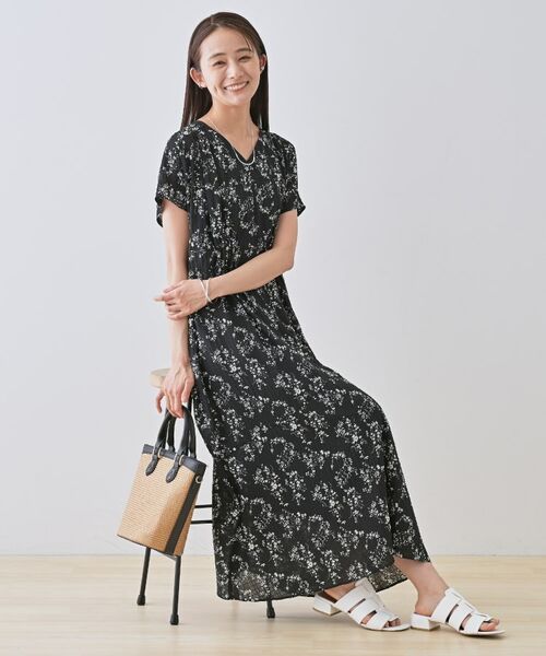 INDIVI / インディヴィ ロング・マキシ丈ワンピース | 【モノトーン小花柄】フィット＆フレア エアリーワンピース | 詳細3