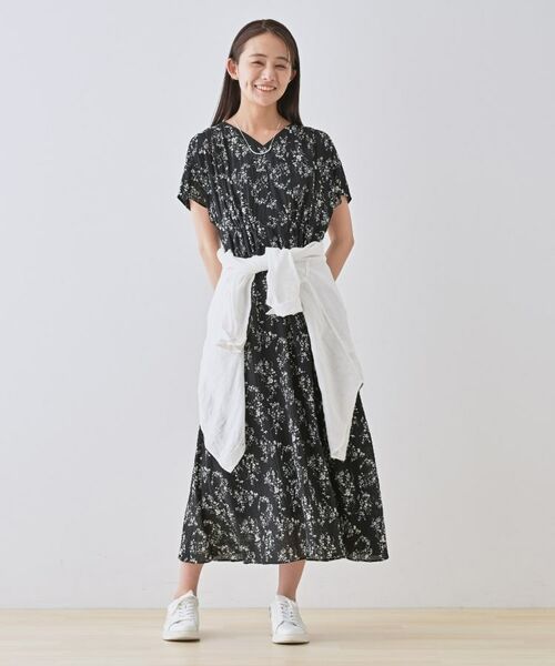 INDIVI / インディヴィ ロング・マキシ丈ワンピース | 【モノトーン小花柄】フィット＆フレア エアリーワンピース | 詳細4