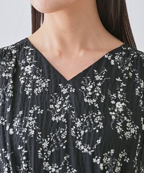 INDIVI / インディヴィ ロング・マキシ丈ワンピース | 【モノトーン小花柄】フィット＆フレア エアリーワンピース | 詳細9