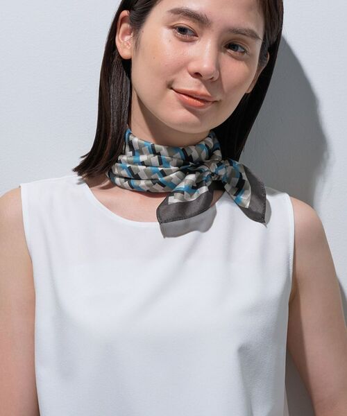 INDIVI / インディヴィ バンダナ・スカーフ | 【70㎝四方】キカ柄スカーフ | 詳細4
