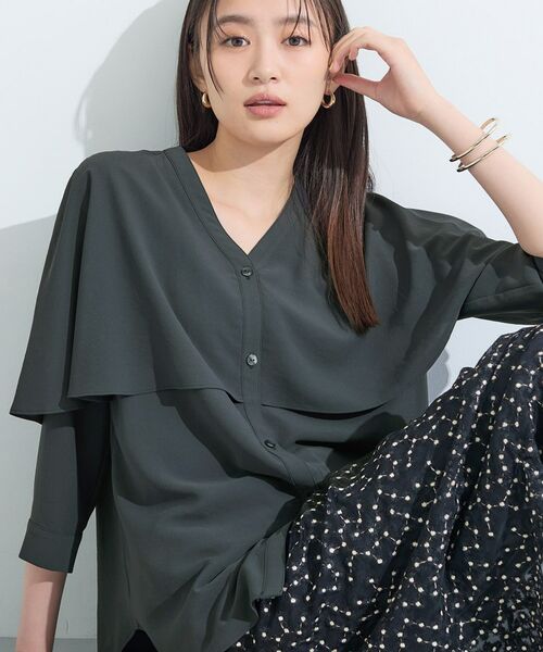 INDIVI / インディヴィ シャツ・ブラウス | 【羽織りとしても活躍!】ケープカラーブラウス(チャコールグレー(013))