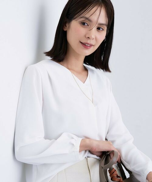 INDIVI / インディヴィ シャツ・ブラウス | 【通勤/イージーケア】Vネック ジョーゼットブラウス(ホワイト(001))