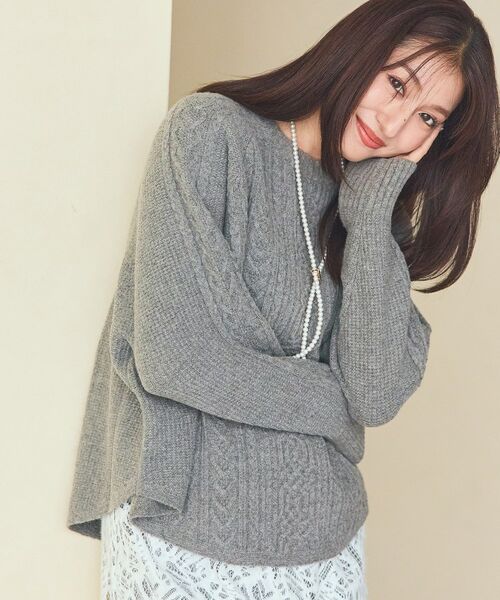 INDIVI / インディヴィ ニット・セーター | 【洗える】ケーブルデザイン ラウンドヘムニット(グレー(912))