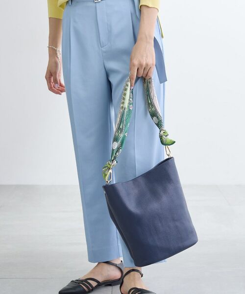 INDIVI / インディヴィ ハンドバッグ | 【ハンドル2WAY／A4収納】スカーフハンドル バケツバッグ（ネイビー(094)）