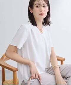 INDIVI / インディヴィ シャツ・ブラウス | 【洗える／UVケア】幾何学柄＆無地 タックVネック 半袖ブラウス