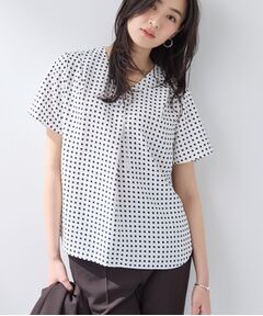 INDIVI / インディヴィ シャツ・ブラウス | 【洗える／UVケア】幾何学柄＆無地 タックVネック 半袖ブラウス
