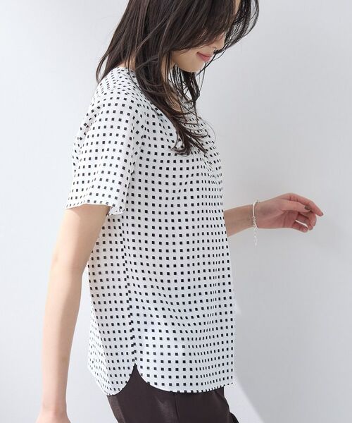 INDIVI / インディヴィ シャツ・ブラウス | 【洗える/UVケア】幾何学柄&無地 タックVネック 半袖ブラウス | 詳細10