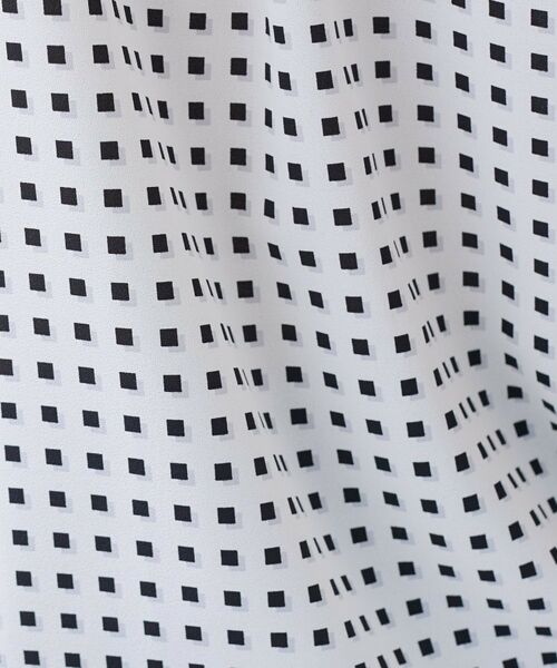 INDIVI / インディヴィ シャツ・ブラウス | 【洗える/UVケア】幾何学柄&無地 タックVネック 半袖ブラウス | 詳細13