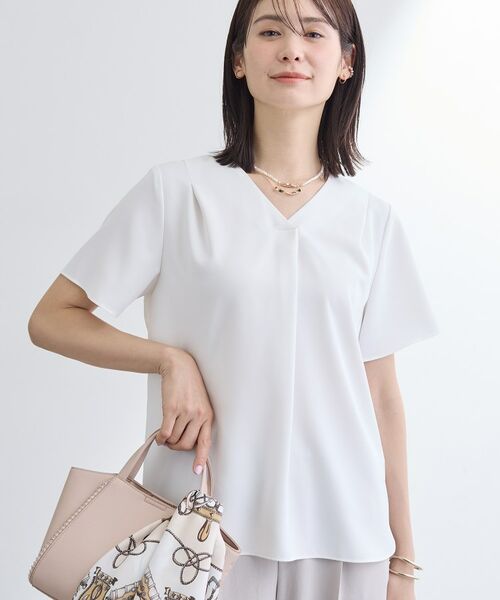 INDIVI / インディヴィ シャツ・ブラウス | 【洗える/UVケア】幾何学柄&無地 タックVネック 半袖ブラウス | 詳細2