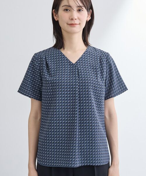 INDIVI / インディヴィ シャツ・ブラウス | 【洗える/UVケア】幾何学柄&無地 タックVネック 半袖ブラウス | 詳細22