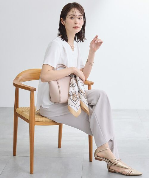 INDIVI / インディヴィ シャツ・ブラウス | 【洗える/UVケア】幾何学柄&無地 タックVネック 半袖ブラウス | 詳細3