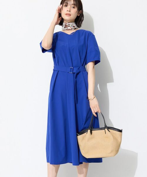 INDIVI / インディヴィ ロング・マキシ丈ワンピース | 【撥水／UVケア／SETUP可能】軽量ベルト付きAラインワンピース（ブルー(093)）