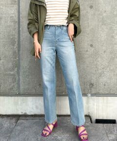 ゆるっとさり気なく広がるフレアシルエットが脚を長く美しく見せるHealthy DENIMのLotus。ホールド感のある股上とセンタープレス入りのフルレングスで、大人が安心してトレンドをトライできる一本です。リヨセル混の環境に配慮したサスティナブルな染用デニム生地を使用し、デニムとは思えない柔らかな風合いも魅力です。<br/><br/>・裏地なし<br/>・ポケットあり<br/>・水洗い可<br/><br/>05(XS):22サイズ<br/>07(S):23サイズ<br/>09(M):24サイズ<br/>メーカーカラー:Light Used<br/><br/>《Healthy DENIM/ヘルシーデニム》<br/>リーズナブルなプライスで美しいフォルムと心地よい素材感を追求するデニムブランド。<br/>様々な色が交差する時代を生きる、タフだけど繊細な女性にエッセンスを。シンプルとトレンドを融合し、あなたのストーリーに寄り添う、いつまでも愛し続けたいエモーショナルなデニムを展開しています。