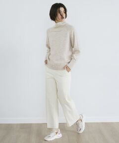 ワードローブに欠かせない定番セミワイドパンツをあたたかみのある冬用素材で。絶妙な太さのセミワイドをハイウエストが引き締め、裾まで伸びるセンタープレスが縦長スタイルをつくります。バックゴムウエストの程よいフィット感で穿き心地が良く自宅でケア出来るのも嬉しいポイント。冬らしいカラーに定番カラー、チェック柄のラインナップで、シーンを選ばずコーディネートが楽しめるアイテムです。<br/><br/>・裏地あり<br/>・ポケットあり <br/>・左サイドファスナーあり<br/>・ウエスト後ろ部分ゴム仕様<br/><br/>■素材■<br/>東レのルミレットを使用したパンツ用のイネドオリジナル素材。イージーケアのポリエステルベースながらウールの膨らみや起毛、温かみを感じられる仕上がりです。<br/><br/>■サンプル撮影商品■<br/>こちらの商品はサンプルでの撮影となっております。実際の商品とは、サイズや色味、素材、デザイン等の仕様が若干変更になる場合がございます