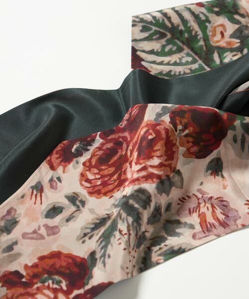 INED / イネド マフラー・ショール・スヌード・ストール | 《FAVORITE》Slim Warm Flower スカーフ《Tapis Noir》 | 詳細2