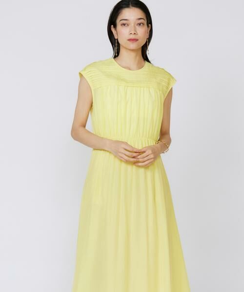 美品　INED イネド　総柄ストレッチワンピース　膝丈　半袖　11号/A231 セール】 タックワンピース （ミニ丈・ひざ丈ワンピース）｜INED