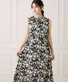 INED / イネド ミニ丈・ひざ丈ワンピース | 《大きいサイズ》ノースリーブプリントワンピース