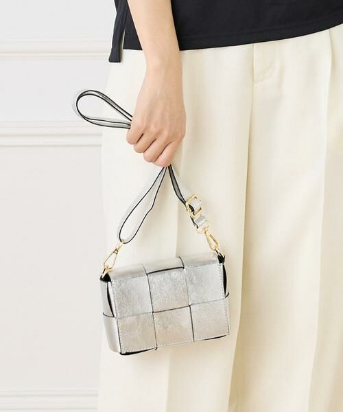 INED / イネド ショルダーバッグ | スクエアメッシュメタリックショルダーバッグ《MARLON》（シルバー）