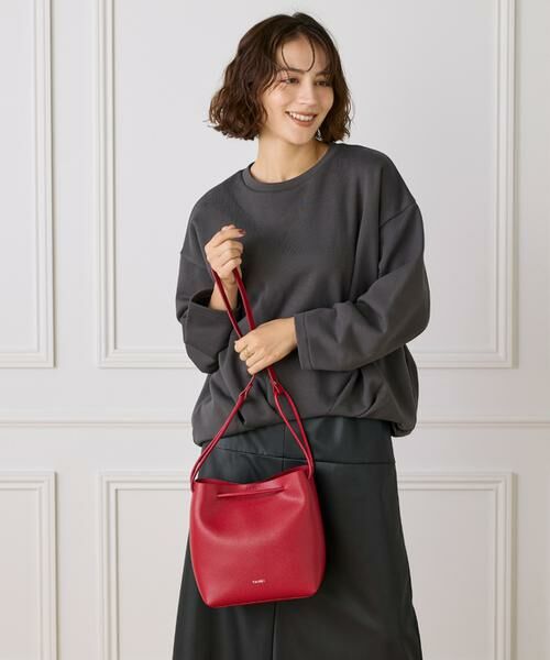 INED / イネド ショルダーバッグ | SOFT SHRINK レザークロスボディバッグ《YAHKI》 | 詳細10