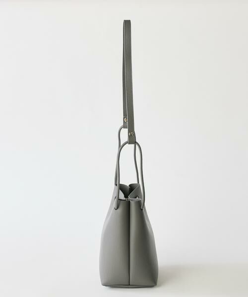 INED / イネド ショルダーバッグ | SOFT SHRINK レザークロスボディバッグ《YAHKI》 | 詳細2