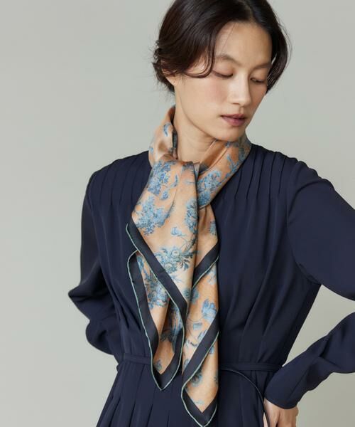 INED / イネド マフラー・ショール・スヌード・ストール | Classical Dahlia Scarfスカーフ《Tapis Noir》 | 詳細2