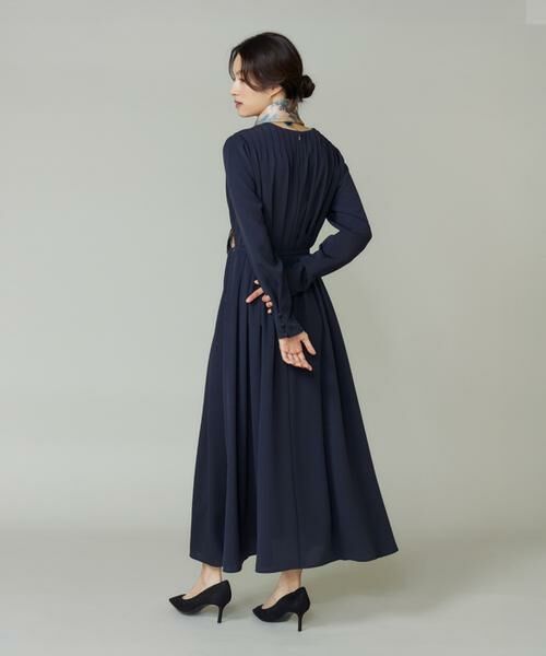 INED / イネド マフラー・ショール・スヌード・ストール | Classical Dahlia Scarfスカーフ《Tapis Noir》 | 詳細7