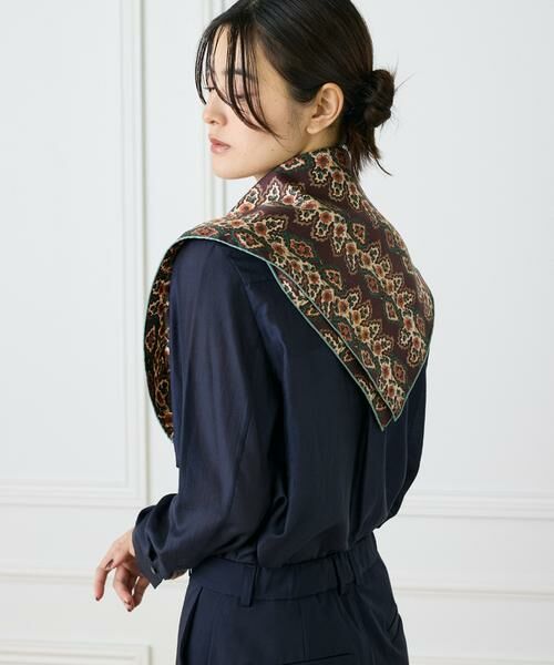 INED/イネド Small Classical Dara Scarf スカーフ《Tapis Noir》 ブラウン 40 INED/イネド Small Classical Dara Scarf スカーフ《Tapis Noir》 ブラウン 40