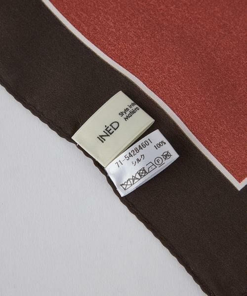 INED / イネド マフラー・ショール・スヌード・ストール | 幾何学柄スカーフ | 詳細3