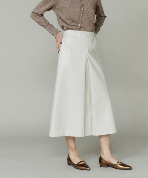 INED / イネド ミニ・ひざ丈スカート | 《大きいサイズ》フェイクレザースカート（アイボリー2）