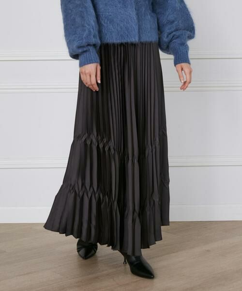 INED / イネド ミニ・ひざ丈スカート | 《大きいサイズ》サテンプリーツスカート《la veille by SUPERIOR CLOSET》（チャコールグレー3）