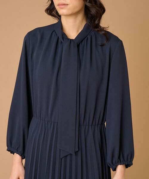 INED / イネド ミニ丈・ひざ丈ワンピース | ボウタイ付きプリーツワンピース | 詳細8