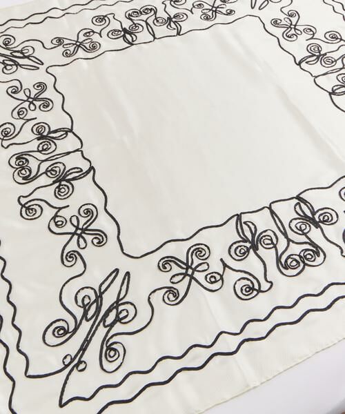 INED / イネド マフラー・ショール・スヌード・ストール | テープエンブロイダリースカーフII《ASAUCE MELER》 | 詳細2