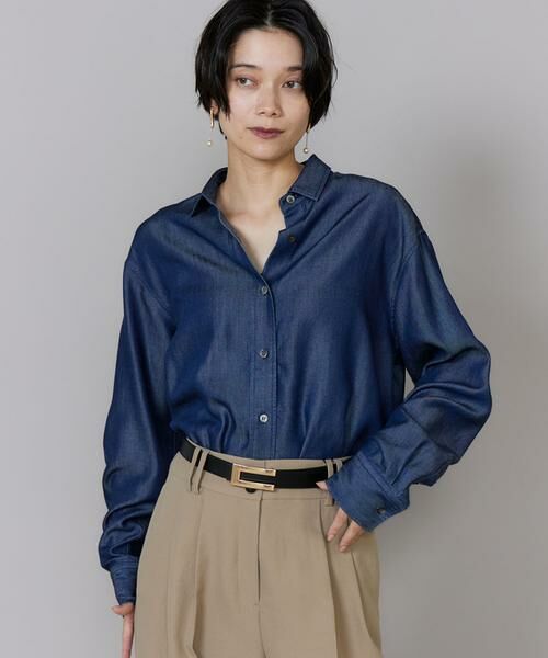 INED / イネド シャツ・ブラウス | レギュラーカラーデニムシャツ ｜ モイストな肌触りと上品な光沢感で魅せる大人デニム 軽量/手洗い可（インディゴ9）