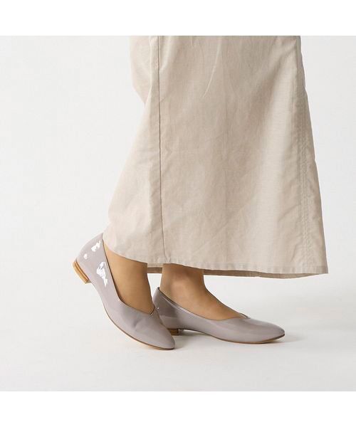 ing/イング 【WEB限定】【レイン対応】Vカットパンプス ライトグレーエナメル 245 ing/イング 【WEB限定】【レイン対応】Vカットパンプス ライトグレーエナメル 245