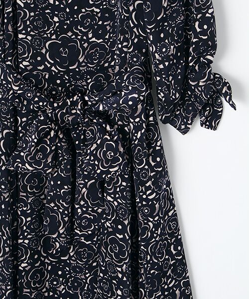 INGEBORG / インゲボルグ ミニ丈・ひざ丈ワンピース | 【アウトレット】レザーカットカメリアプリントワンピース | 詳細3